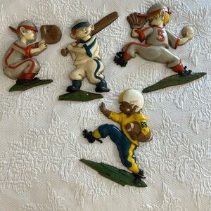 SEXTON 1970 SET OF METAL BASEBALL PLAYERS & FOOTBALL PLAYER VINTAGE WALL HANGING
